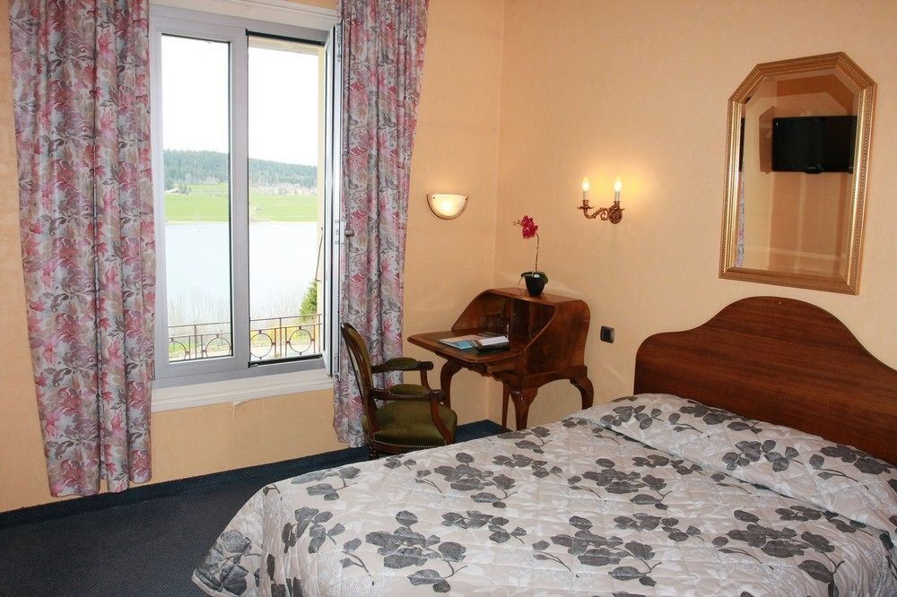 מלבויסון Hotel-Restaurant Le Lac מראה חיצוני תמונה